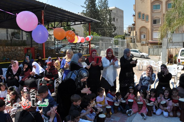 كفرقاسم – فيديو: بساتين الامل, السلام , والمحبة تحتفل بعيد الام على انغام عمو انس وجوقته ..